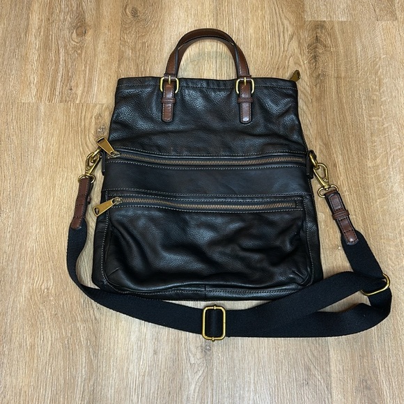 Fossil vintage black leather explorer shoulder bag with fold over top - Picture 7 of 10